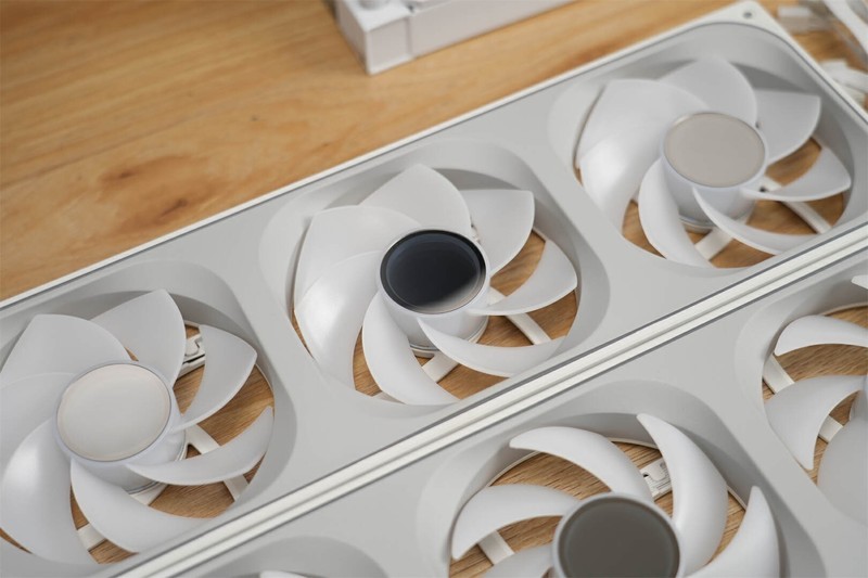 酷睿 Ultra 200S遭遇劲敌！微星MAG CORELIQUID I360 WHITE来袭