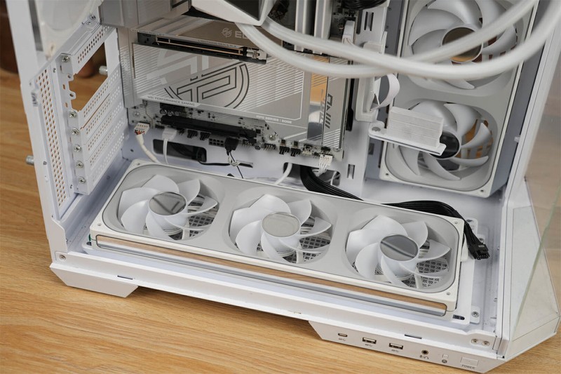 酷睿 Ultra 200S遭遇劲敌！微星MAG CORELIQUID I360 WHITE来袭