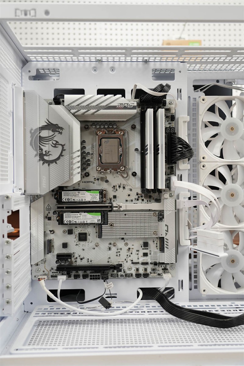 酷睿 Ultra 200S遭遇劲敌！微星MAG CORELIQUID I360 WHITE来袭