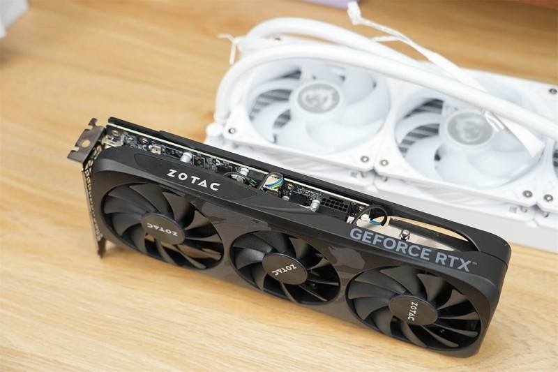 酷睿 Ultra 200S遭遇劲敌！微星MAG CORELIQUID I360 WHITE来袭