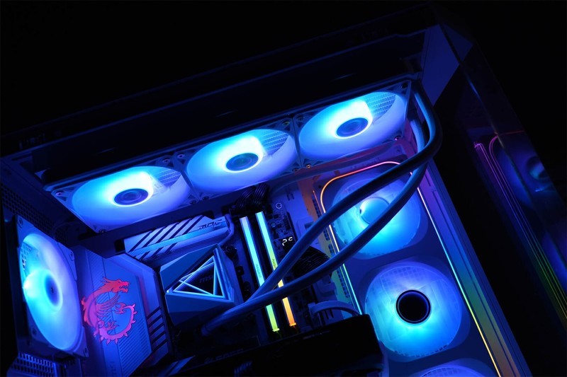 酷睿 Ultra 200S遭遇劲敌！微星MAG CORELIQUID I360 WHITE来袭