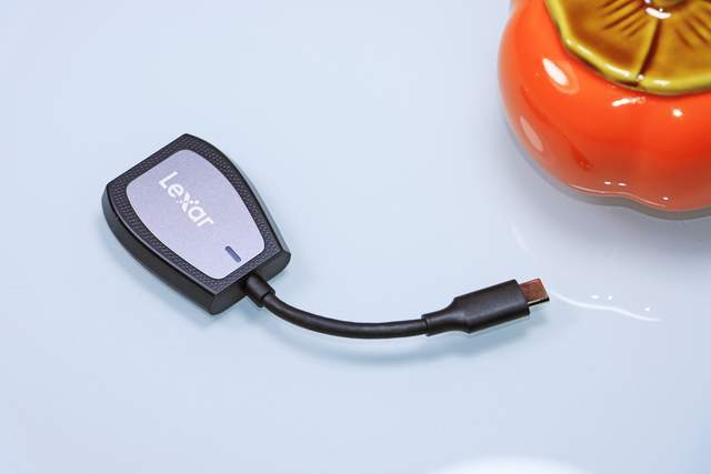 佳能 90D + 雷克沙 1800X 128G SD 卡的连拍测试，以及 4K 视频录制