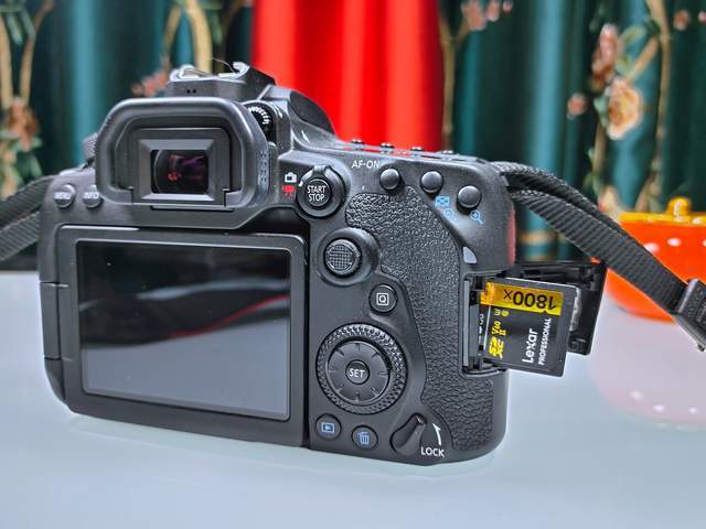 佳能 90D + 雷克沙 1800X 128G SD 卡的连拍测试，以及 4K 视频录制