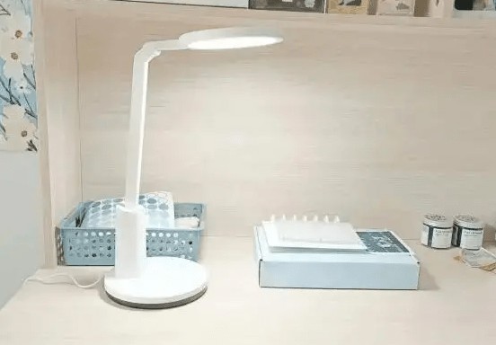 节能灯和led灯哪个更护眼？精选高品质的LED护眼台灯