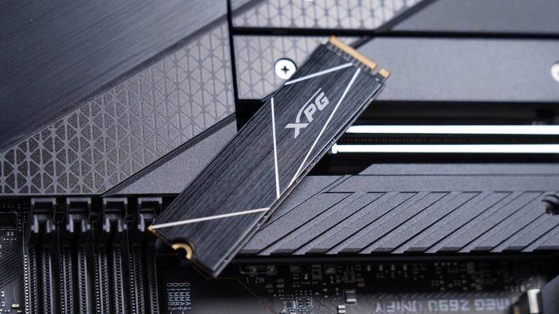 双面全透+六面快拆模组化设计，爱国者月光宝盒 镜装机评测