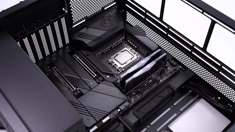 双面全透+六面快拆模组化设计，爱国者月光宝盒 镜装机评测