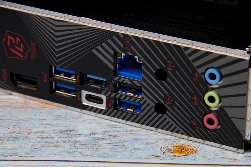 DDR4和13代酷睿更配，华擎Z790 PG Lightning/D4装机实测