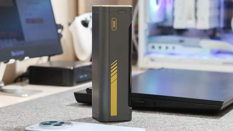 奥海星舰能量舱体验：多设备240W快充不排队，27600mAh还能上飞机