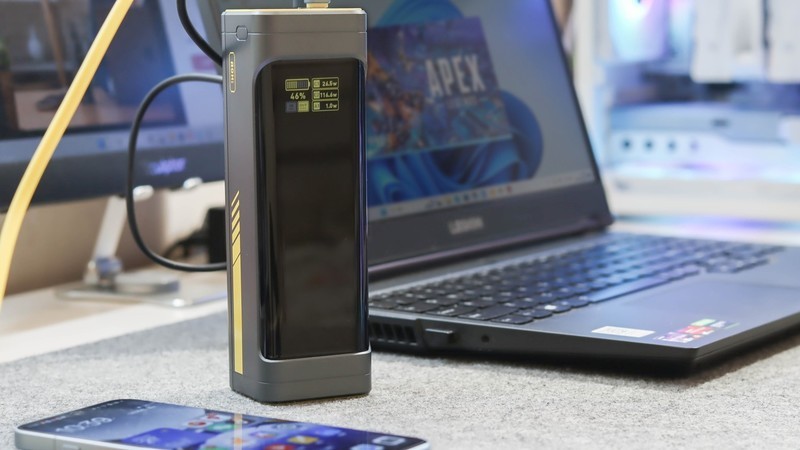 奥海星舰能量舱体验：多设备240W快充不排队，27600mAh还能上飞机