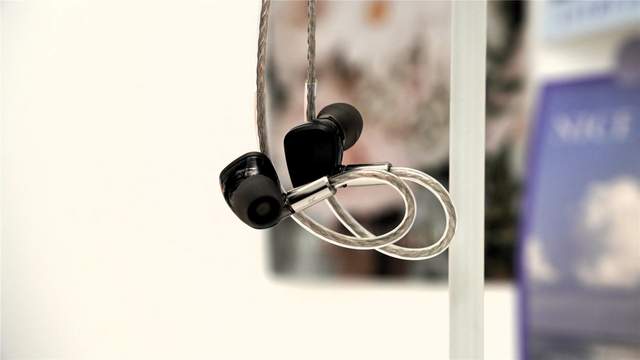 有线动圈设计+PZT混合单元+高解析监听！阿思翠GX100评测