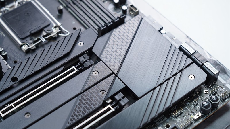 双面全透+六面快拆模组化设计，爱国者月光宝盒 镜装机评测