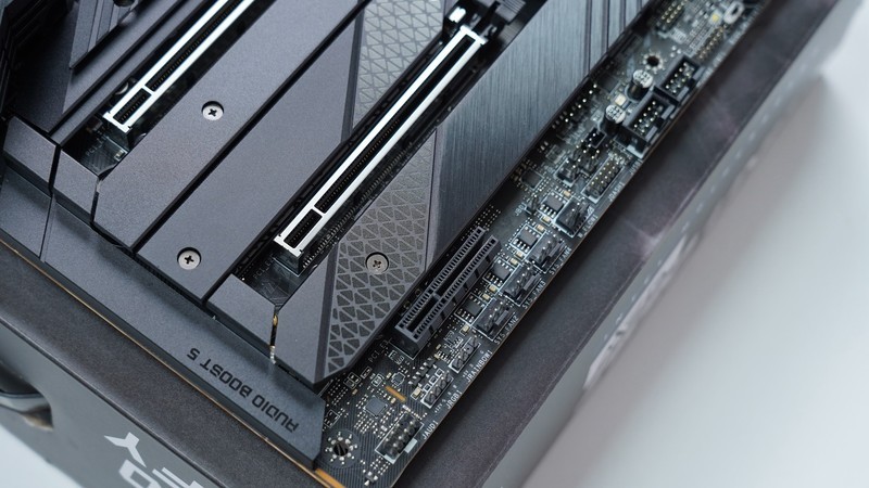 双面全透+六面快拆模组化设计，爱国者月光宝盒 镜装机评测