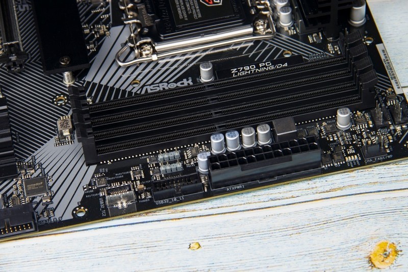 DDR4和13代酷睿更配，华擎Z790 PG Lightning/D4装机实测