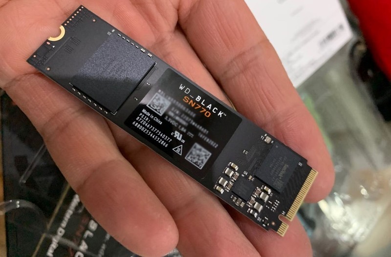 DDR4和13代酷睿更配，华擎Z790 PG Lightning/D4装机实测