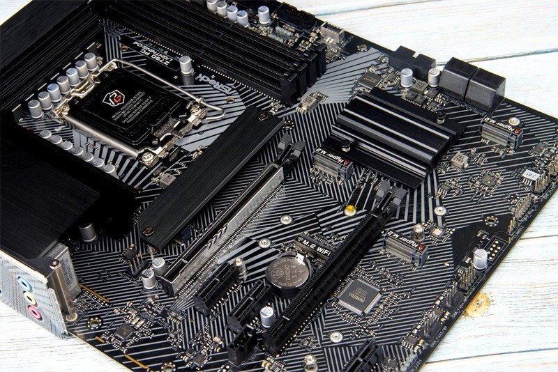 DDR4和13代酷睿更配，华擎Z790 PG Lightning/D4装机实测