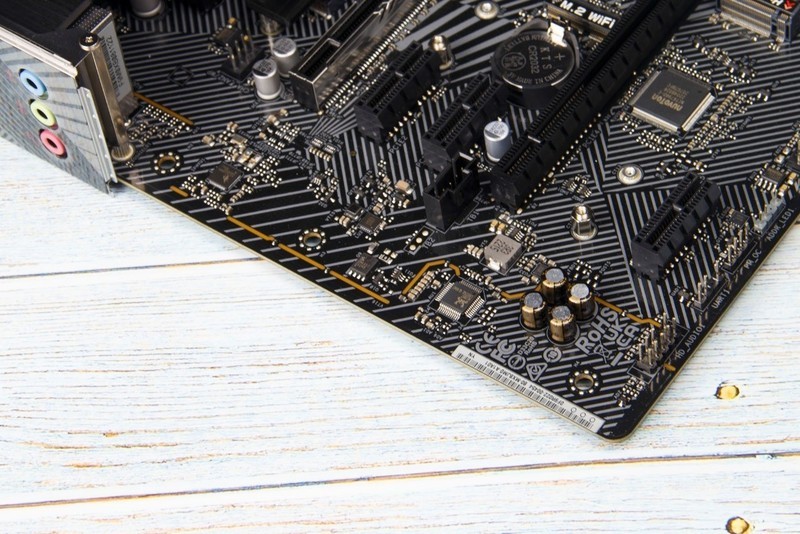 DDR4和13代酷睿更配，华擎Z790 PG Lightning/D4装机实测