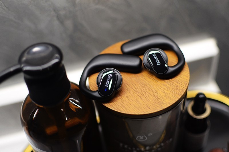 高清晰度音质和实用功能的完美结合 sanag塞那Z30耳机