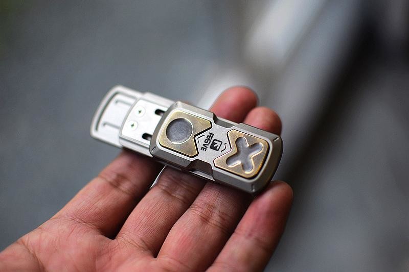 限量101把 fegve TC4钛镶铜 魔力推推牌