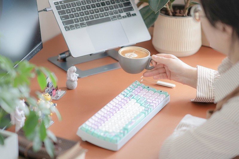 女神节推荐！Lofree洛斐小翘机械键盘上手体验，还有键帽盲盒