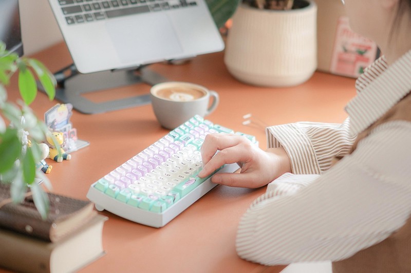 女神节推荐！Lofree洛斐小翘机械键盘上手体验，还有键帽盲盒