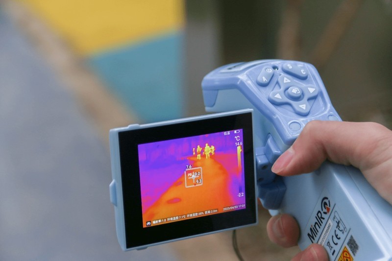 热像仪到底有多牛？消费级飒特红外MinIR256评测，国内首款可翻转屏