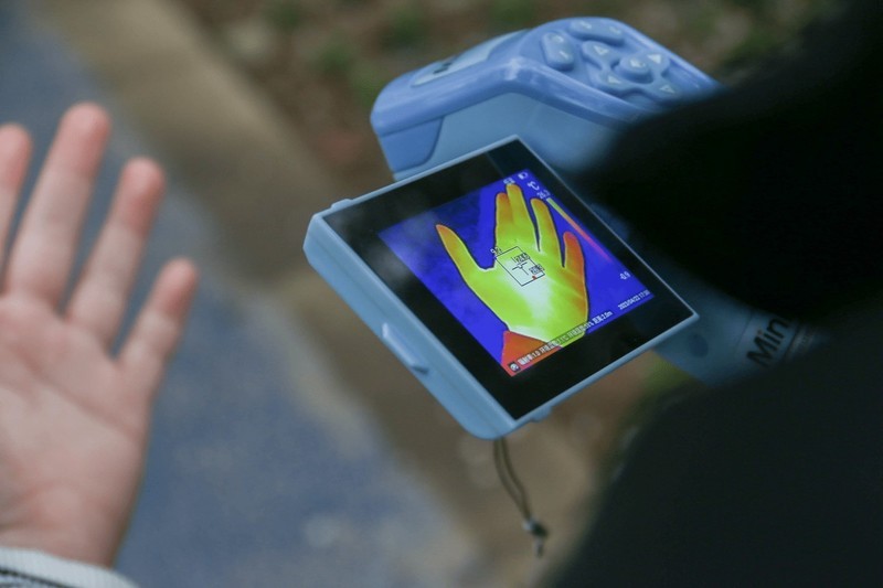 热像仪到底有多牛？消费级飒特红外MinIR256评测，国内首款可翻转屏