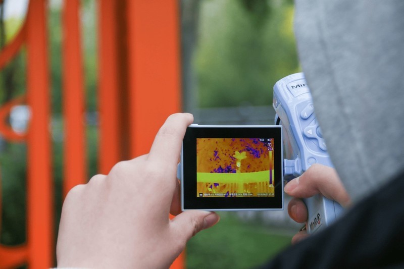 热像仪到底有多牛？消费级飒特红外MinIR256评测，国内首款可翻转屏