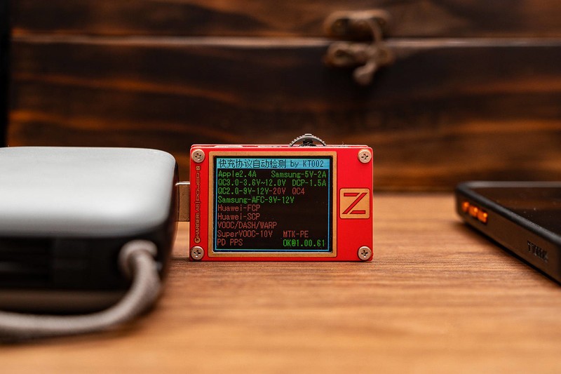 IDMIX CH07 Pro三合一旅行充：既是充电头，又是充电宝，最高PD35W输出