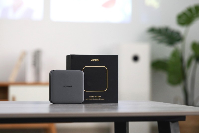 居家实用好物分享，绿联200W氮化镓充电器，让多设备充电不等待