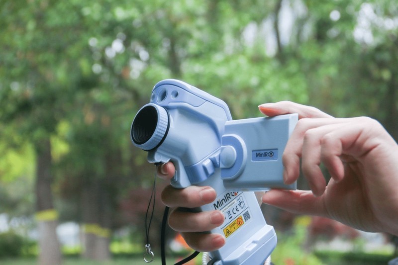 热像仪到底有多牛？消费级飒特红外MinIR256评测，国内首款可翻转屏