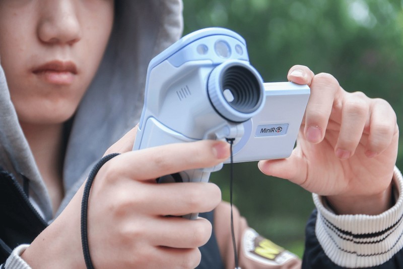 热像仪到底有多牛？消费级飒特红外MinIR256评测，国内首款可翻转屏