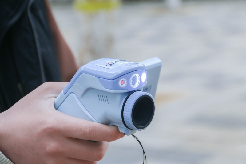 热像仪到底有多牛？消费级飒特红外MinIR256评测，国内首款可翻转屏