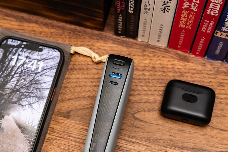 IDMIX CH07 Pro三合一旅行充：既是充电头，又是充电宝，最高PD35W输出