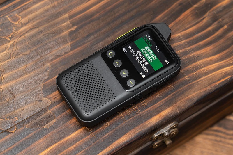 极蜂公网对讲机M303：不仅是外观的进化，打破通话距离限制更重要