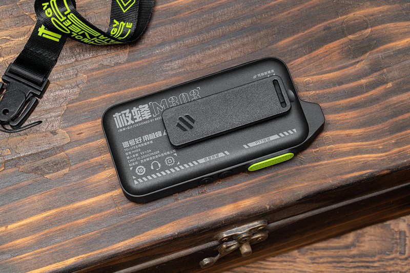 极蜂公网对讲机M303：不仅是外观的进化，打破通话距离限制更重要