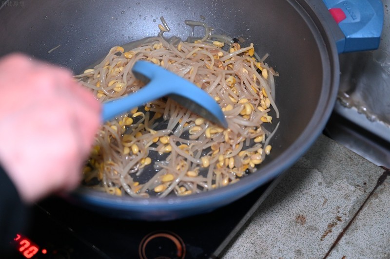 美观结实的多用锅，能炒能煮还省电，帝伯朗城际系列多用锅上手