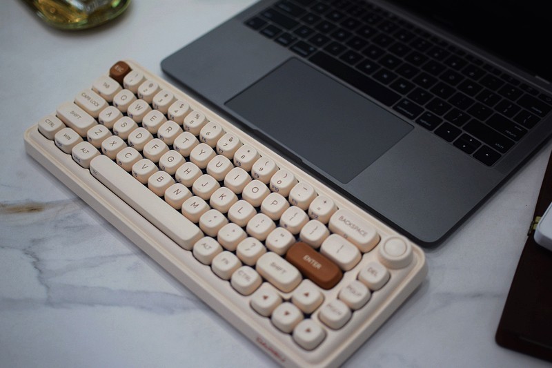 达尔优小方糖Z68三模机械键盘：舒适与颜值并存的桌面新宠