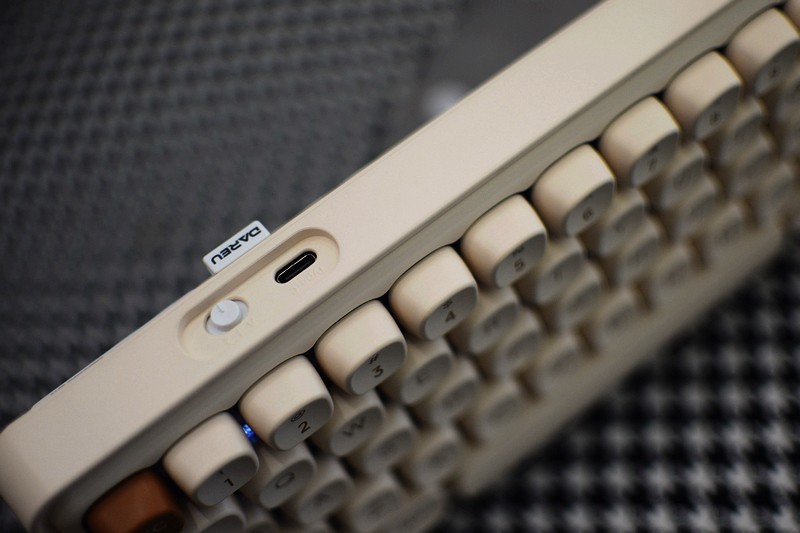 达尔优小方糖Z68三模机械键盘：舒适与颜值并存的桌面新宠