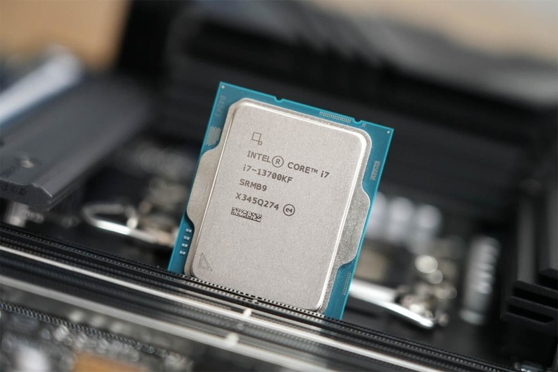 探寻i7-13700KF的无限可能，高性能处理器在游戏与生产力的表现。