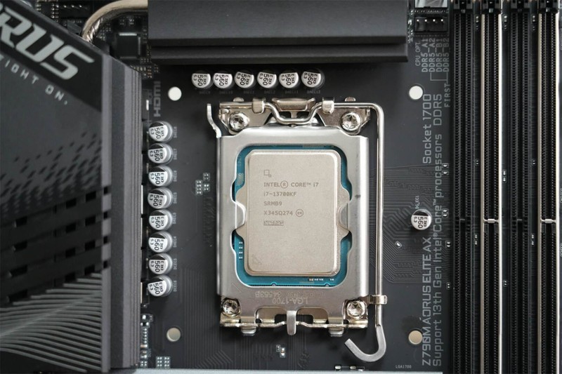 探寻i7-13700KF的无限可能，高性能处理器在游戏与生产力的表现。