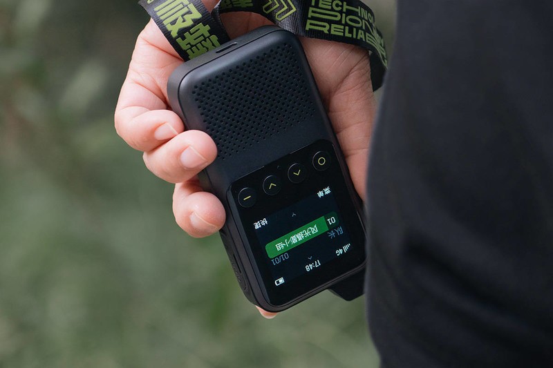 极蜂公网对讲机M303：不仅是外观的进化，打破通话距离限制更重要