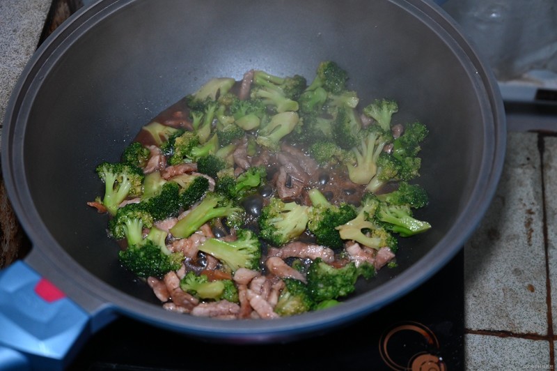 美观结实的多用锅，能炒能煮还省电，帝伯朗城际系列多用锅上手