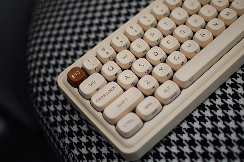 达尔优小方糖Z68三模机械键盘：舒适与颜值并存的桌面新宠