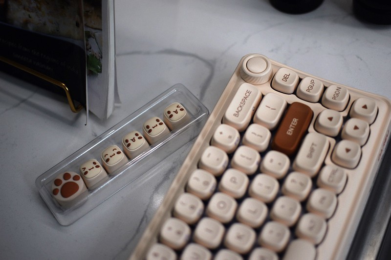 达尔优小方糖Z68三模机械键盘：舒适与颜值并存的桌面新宠