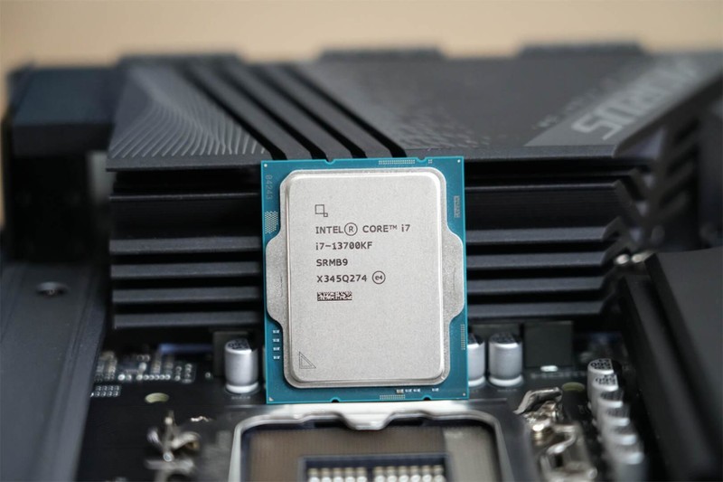 探寻i7-13700KF的无限可能，高性能处理器在游戏与生产力的表现。