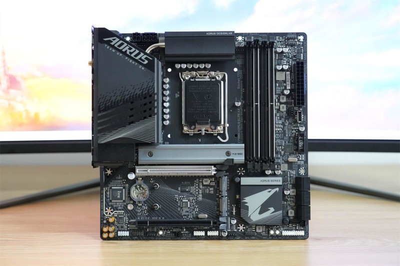 探寻i7-13700KF的无限可能，高性能处理器在游戏与生产力的表现。