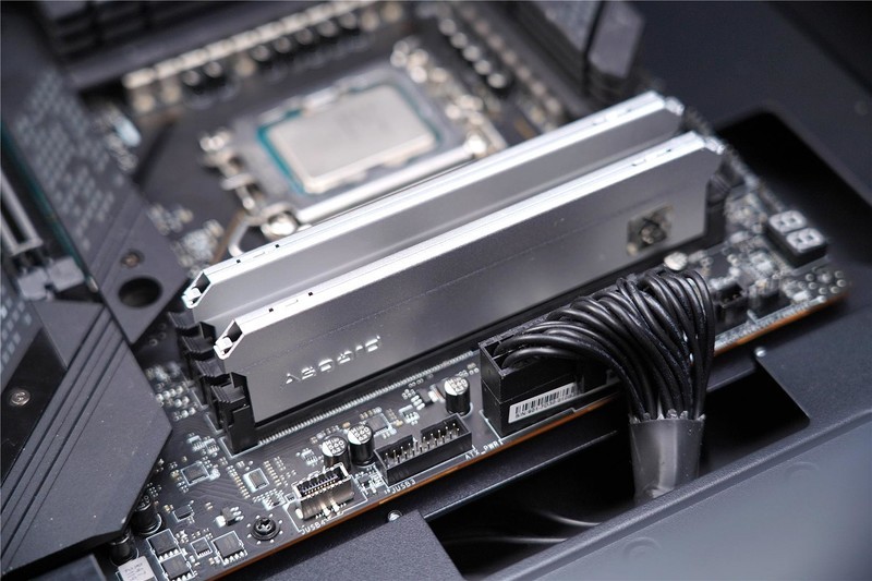 五一劳动节装机小参考，万元主机轻飘飘，嘻嘻