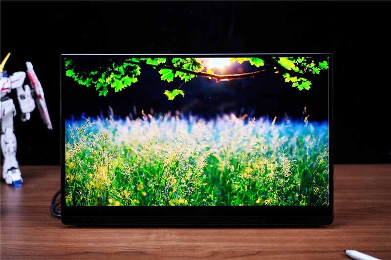 生产力工具和游戏机神器—EHOMEWEI 「O5」4K便携显示器值得拥有
