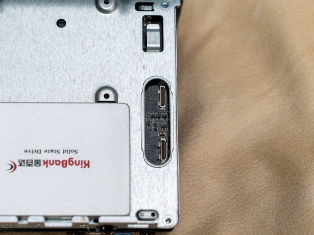 我花了600块淘了一台和茅台一样大的小主机，华擎Deskmini A300装机记