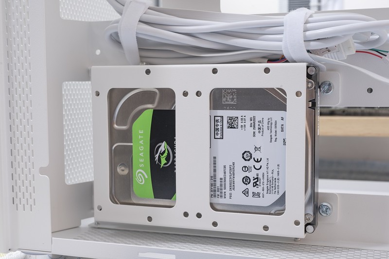 小主小主机小白富美，SFX拉低装机门槛，TT小钢炮人人都做走线大师